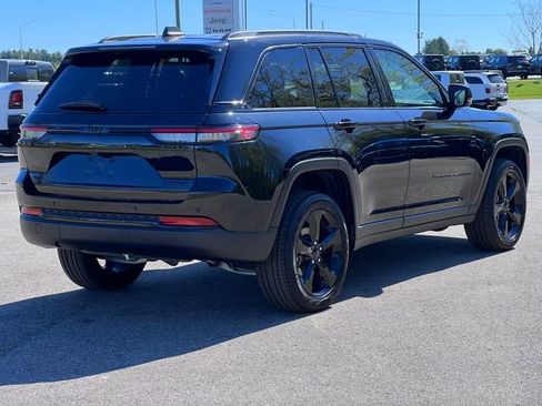 Used 2024 Jeep Grand Cherokee Limited w/ Black Appearance Package AWD/4WD image 42