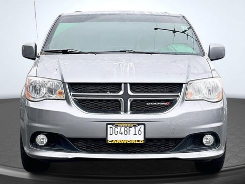 Used 2020 Dodge Grand Caravan SXT image 3