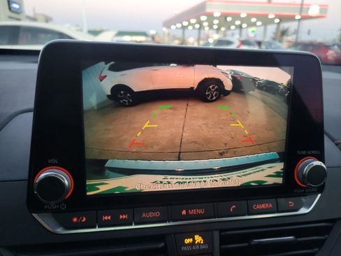 Used 2020 Nissan Altima 2.5 SR w/ Premium Package image 39