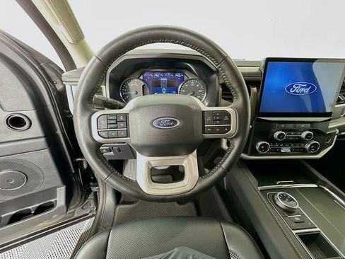 Used 2024 Ford Expedition XLT image 11