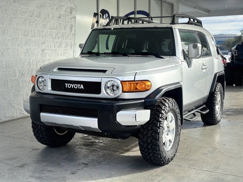 Used 2007 Toyota FJ Cruiser 2WD image 3