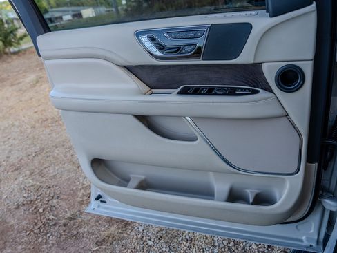 Used 2019 Lincoln Navigator L Reserve AWD/4WD image 26