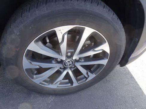 Used 2023 Toyota Corolla Cross XLE image 12