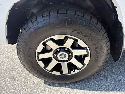 Certified 2022 Toyota 4Runner TRD Off-Road Premium w/ Moonroof Package AWD/4WD image 21