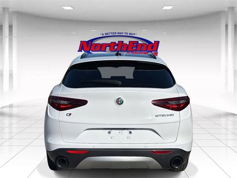 Used 2022 Alfa Romeo Stelvio Ti image 4