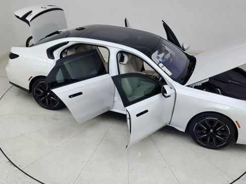 Used 2023 BMW i7 xDrive60 w/ Executive Package 2 image 84