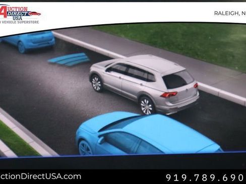 Used 2021 Volkswagen Tiguan SE w/ Panoramic Sunroof Package image 38