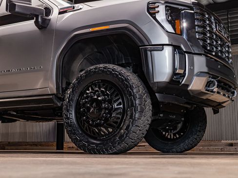 Used 2026 GMC Sierra 3500 Denali w/ Denali Reserve Package AWD/4WD image 12