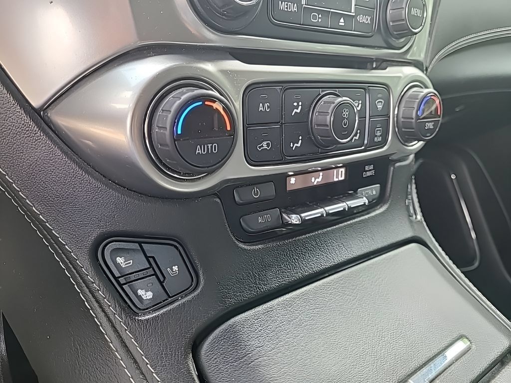Used 2018 Chevrolet Suburban Premier AWD/4WD image 18