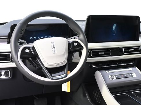 New 2026 Lincoln Aviator AWD image 12