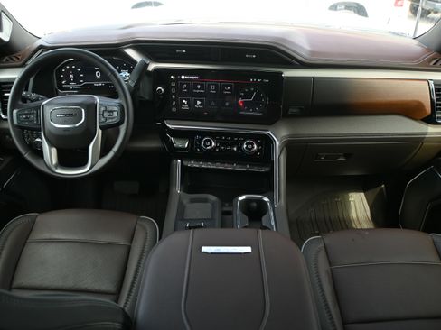 Used 2024 GMC Sierra 2500 Denali w/ Denali Reserve Package image 3