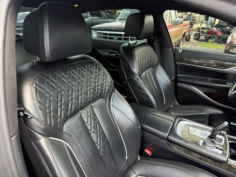 Used 2022 BMW 750i xDrive w/ M Sport Package AWD/4WD image 25