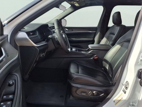 New 2025 Jeep Grand Cherokee L Limited image 9