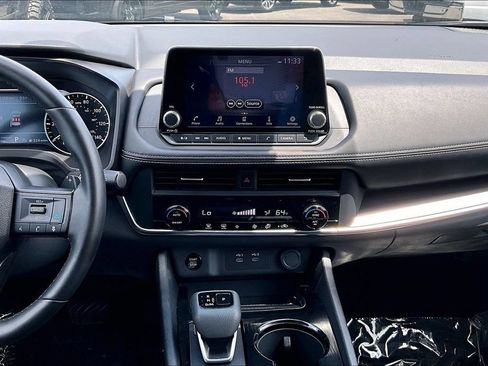 Used 2025 Nissan Rogue SV FWD image 11