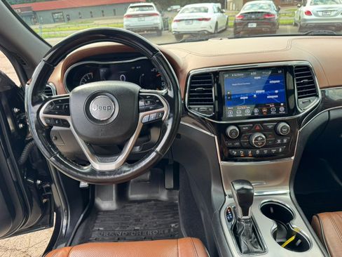 Used 2021 Jeep Grand Cherokee Overland AWD/4WD image 16