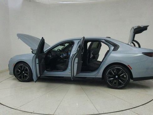 Used 2024 BMW 740i xDrive w/ Premium Package image 79