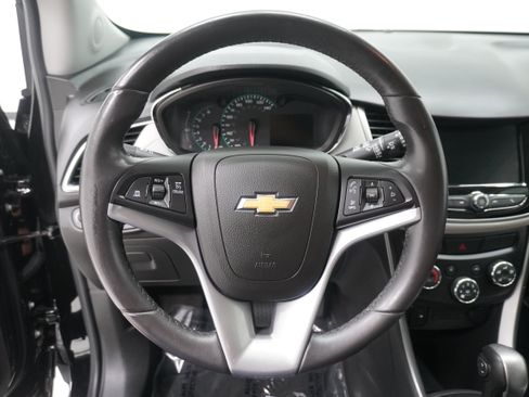 Used 2021 Chevrolet Trax LT w/ LT Convenience Package AWD/4WD image 16