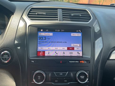 Used 2019 Ford Explorer XLT w/ Equipment Group 202A AWD/4WD image 25