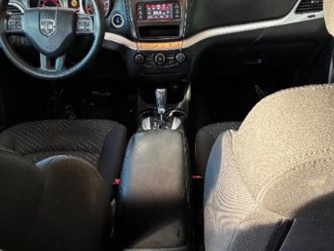 Used 2018 Dodge Journey SE w/ Blacktop Package image 32