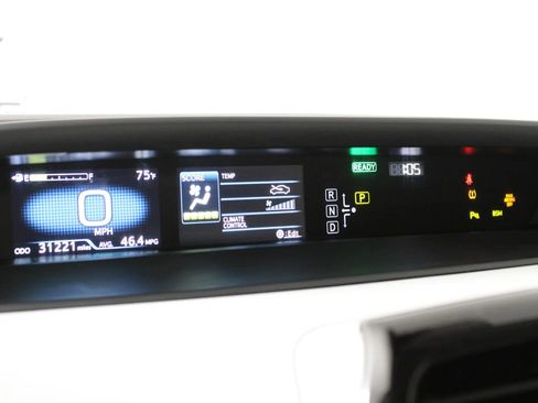 Used 2022 Toyota Prius XLE w/ Advanced Technology Package image 14