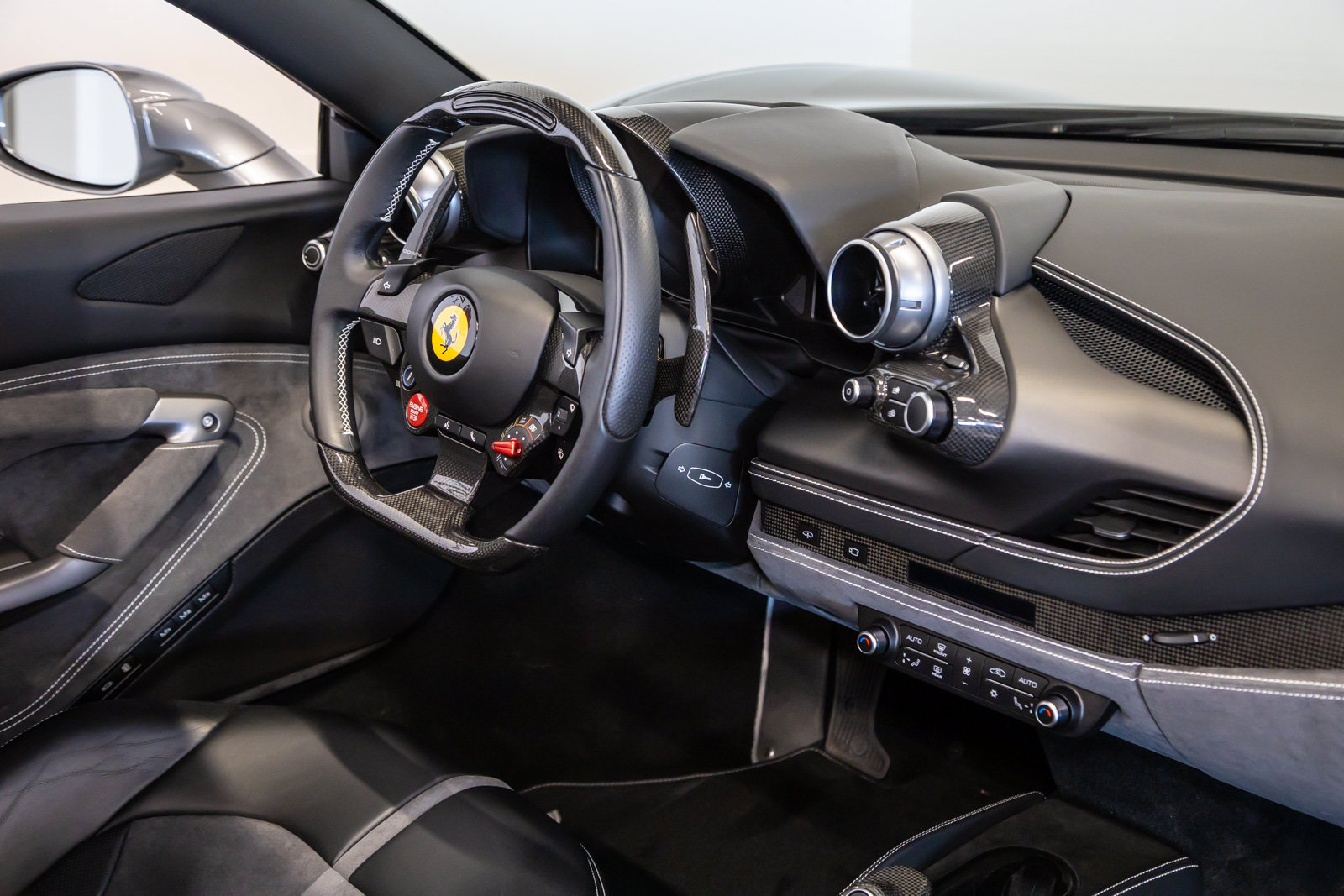 Used 2021 Ferrari F8 Tributo RWD image 39