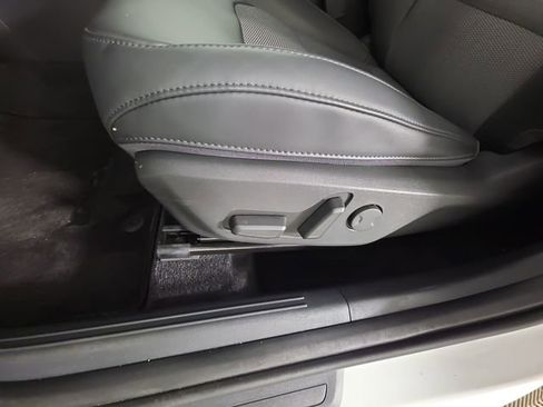 Certified 2025 Kia Niro EX Touring image 37