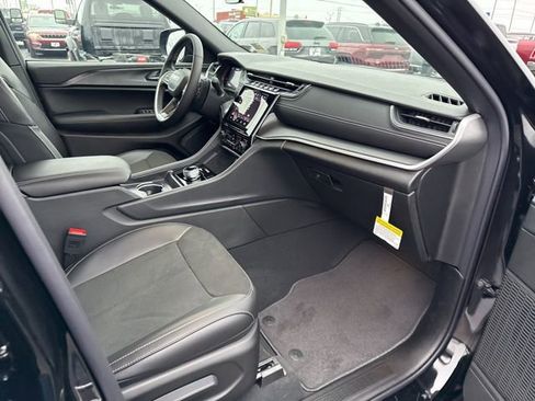 New 2025 Jeep Grand Cherokee Altitude w/ Trailer Tow Package image 22