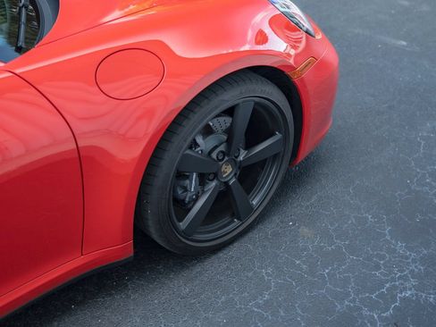 Used 2022 Porsche 911 Carrera w/ Premium Package RWD image 11