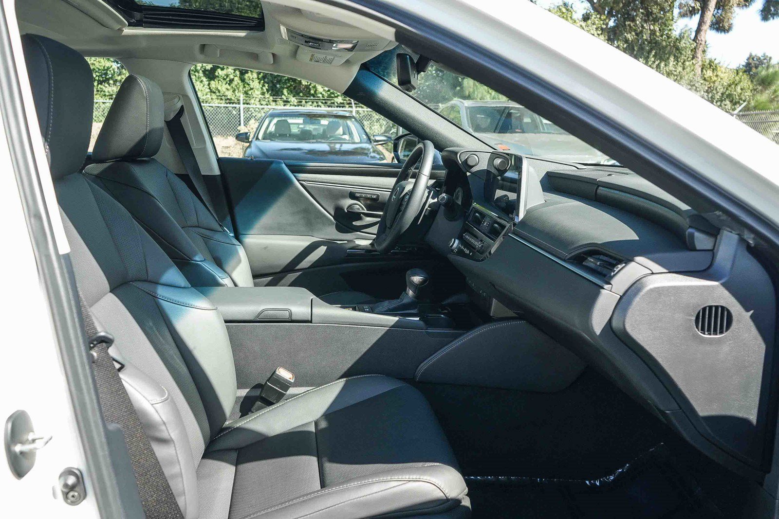 Certified 2025 Lexus ES 300h w/ Premium Package FWD image 16