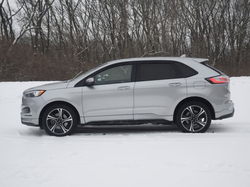 Used 2020 Ford Edge ST image 23