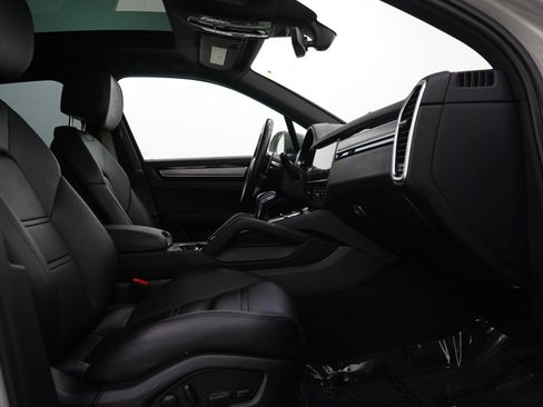Used 2023 Porsche Cayenne Platinum Edition AWD/4WD image 11