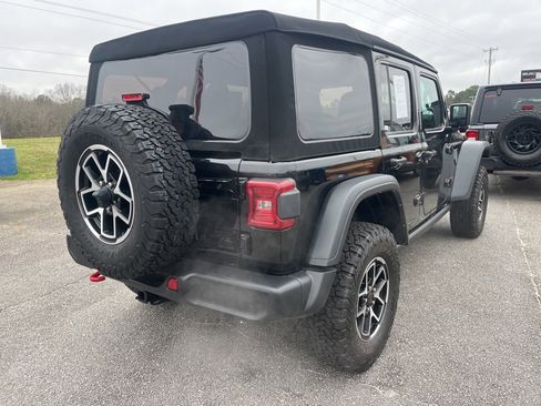 Used 2024 Jeep Wrangler Rubicon image 5