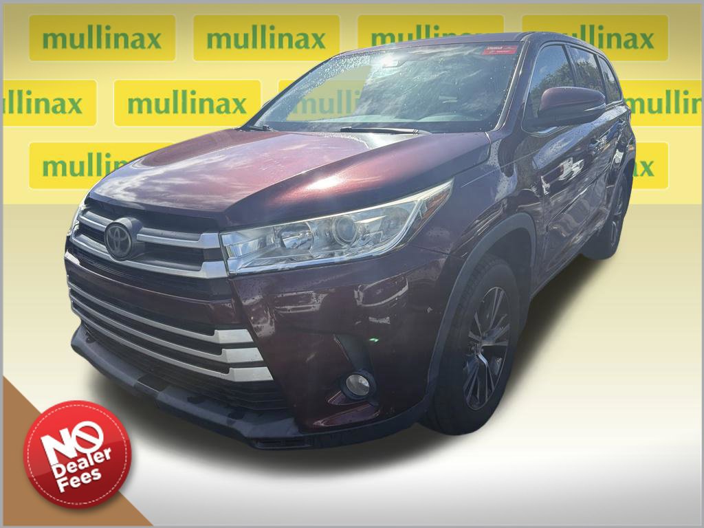 Used 2018 Toyota Highlander Plus AWD/4WD image 1