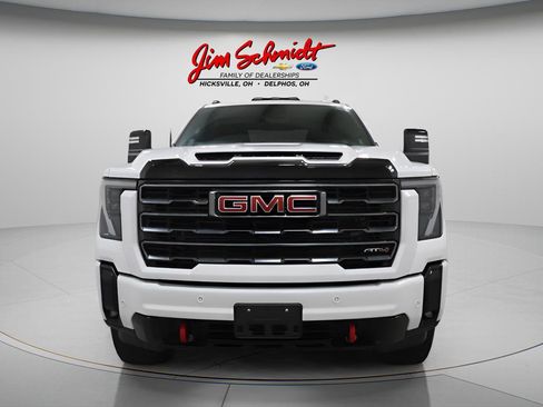 Used 2025 GMC Sierra 2500 AT4 w/ AT4 Premium Plus Package AWD/4WD image 3