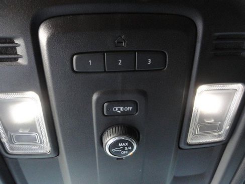 Used 2021 Chevrolet Suburban LT image 21