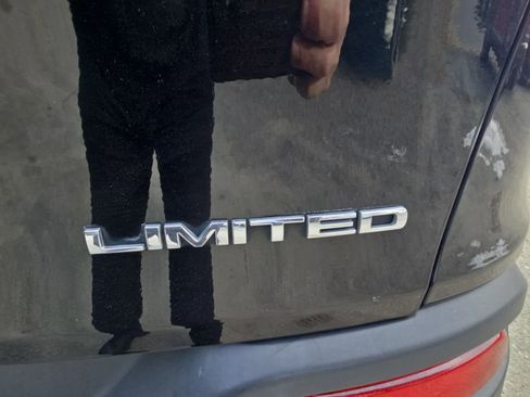 Used 2017 Jeep Cherokee Limited image 7