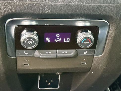 Used 2025 GMC Yukon XL Denali RWD image 27