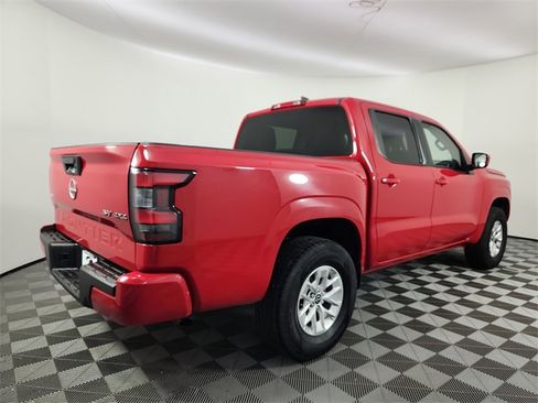 Used 2024 Nissan Frontier SV image 5