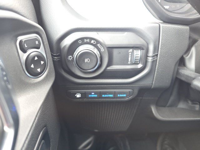 Used 2025 Jeep Wrangler Unlimited Sahara w/ Safety Group AWD/4WD image 21