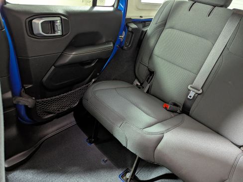 Used 2022 Jeep Wrangler Unlimited Sahara w/ LED Lighting Group image 21