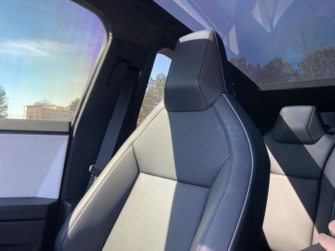 Used 2024 Tesla Cybertruck AWD Crew Cab image 20