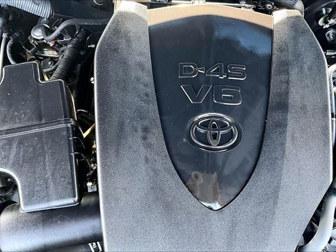 Used 2017 Toyota Tacoma SR5 w/ Tow Package AWD/4WD image 32