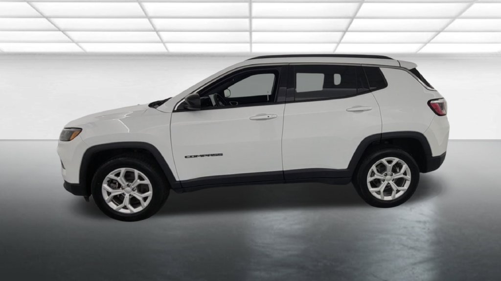 Used 2024 Jeep Compass Latitude AWD/4WD image 5
