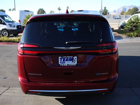 Used 2022 Chrysler Pacifica Limited image 7