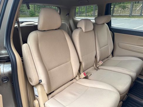 Used 2016 Kia Sedona LX FWD image 19