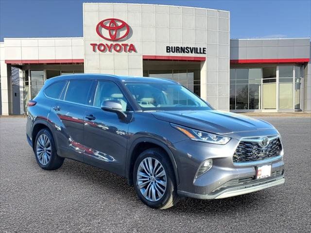 Certified 2021 Toyota Highlander Platinum AWD/4WD image 1