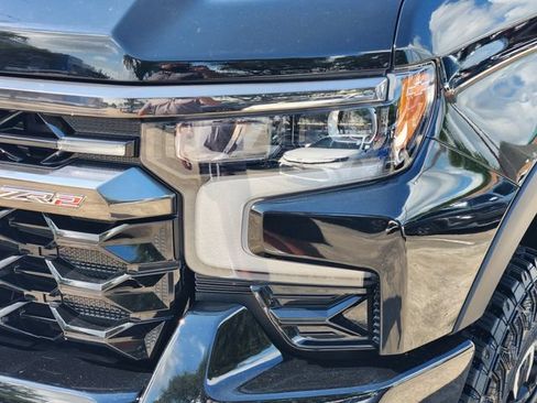 Used 2025 Chevrolet Silverado 1500 ZR2 AWD/4WD image 9