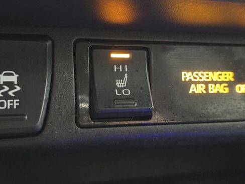 Certified 2021 Toyota RAV4 XLE w/ Convenience Package image 8