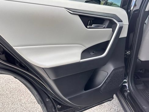 Used 2022 Toyota RAV4 XLE w/ XLE Grade Weather Package AWD/4WD image 18