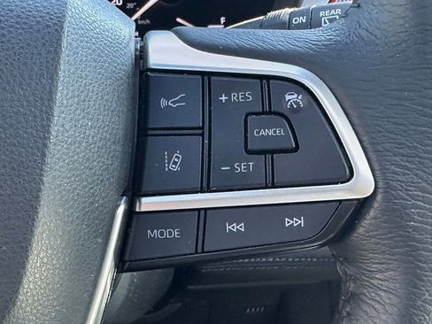 Used 2022 Toyota Sienna XLE image 30